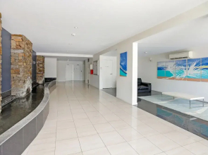City Centre Apartment with Mountain View