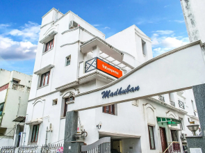 FabExpress Kapsstone Service Apartment