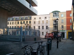 Stunning Temple BAR 2 BED Apartment