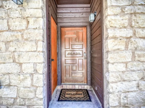 Luxurious Riverfront Condo Just 1 Blk to Schlitterbahn!