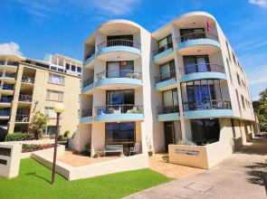 Eastbourne U4, 80 Esplanade, Golden Beach