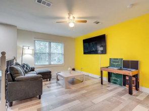 3 Mi to The Woodlands: Warm & Welcoming Home!
