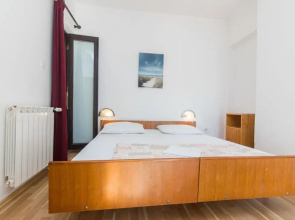 Apartments Crljenko