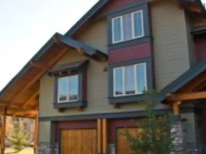 Pinnacle Ridge Chalets by Fernie Lodging