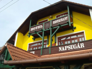 Hotel Napsugár és Gulyás Kunyhó Étterem