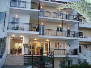 Haris Apartments
