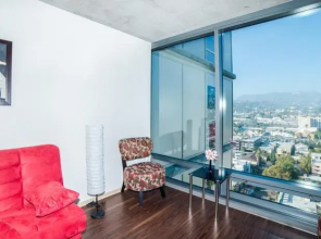 Hollywood Sierra Apartment