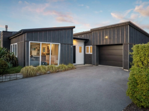 Kirimoko Retreat - Wanaka Holiday Home