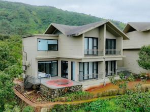 Vee Resort -The Suites of Royals