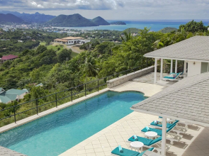 Zephyr Hill - 4 bedroom Villa with awe inspiring views 4 Villa by RedAwning