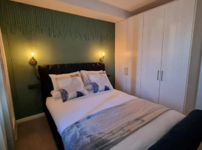 Accommodation Front - Prestigious 2 Sleeper Apartment with Harbour Views