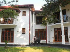 Mahakumara White House Hotel