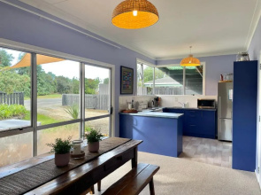 Pukeko Cottage - Pohara Holiday Home