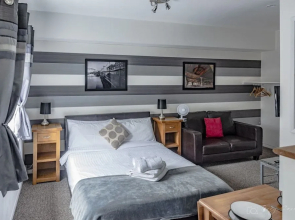 The Suite At Whitelane Lets