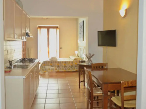 Resort with pool in Riparbella