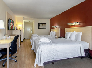 Red Roof Inn PLUS+ Miami Airport