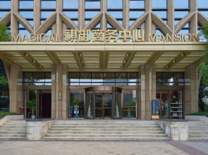 Yilin Hotel(Linping Nanyuan Metro Station Store)