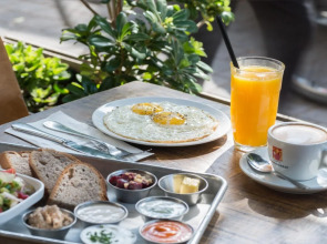 Dizengoff Suites Hotel