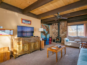 Hope's Cabin - Free Ski/snowboard Rental! - 2br/1.5ba/fireplace/barbeque 2 Bedroom Home