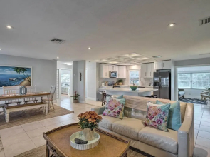 Dog-friendly Jensen Beach Home < 3 Mi to Ocean!