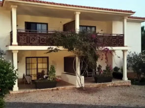 Tortuga Beach Lovely 2 bed Apartment and Gardens