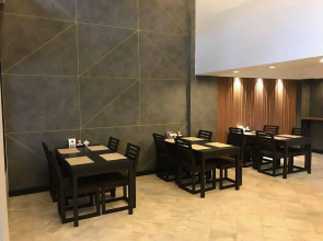 Maxim's Inn