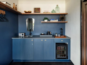 Отель The Revolution