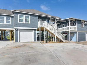 Walk to Sea Isle Beach: Updated Group Getaway!