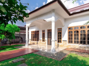 Medan Guest House by OYO Rooms
