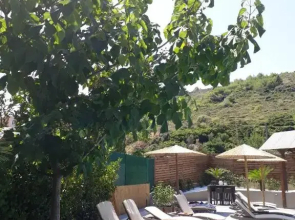 Almirikia Apartments & Rooms