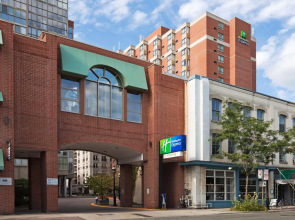 Holiday Inn Express Toronto - Downtown by IHG