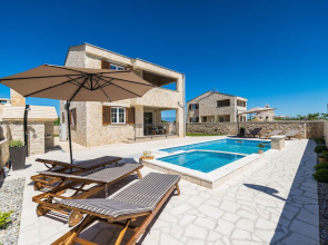 Villa Rea 1 With Heated Pool