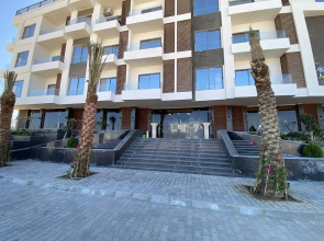 Bali Themed Luxury Spacious 3 Bed Balcony Pool Gym