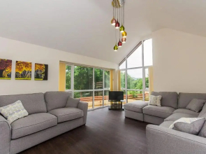 Hendy - First Floor Apartment