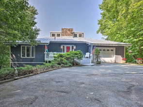 Retro Beech Mountain Home - 2 Mi to Skiing!