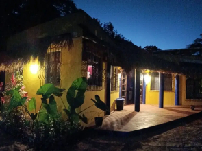 La casa de piedra y colores