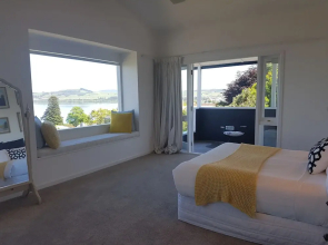 View From on Top - 6 Bedroom House