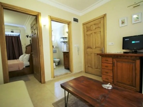 Cundavilla Hotel & Suites