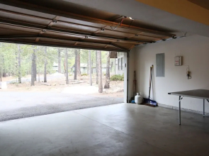 2 Quail Home Private Hot Tub, Steps from SHARC and short walk to the Sunriver Village by RedAwning