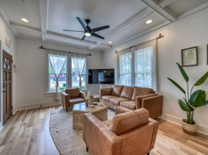 The Golden Goose - Hot Tub-fire Pit-2 Blks to Main