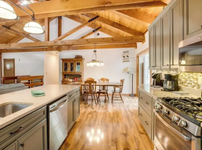 4 Mi to Beach: Lake Tahoe Mountain Retreat!
