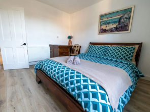 Captivating 4-bed House in Dartford