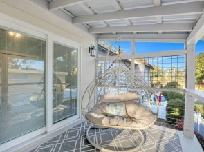 St Simons Island Townhome w/ Balcony + Ocean View!