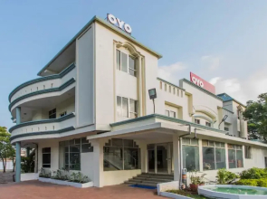 OYO 18333 Hotel The Awesome