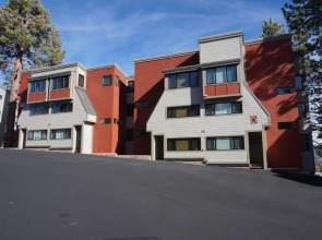 Slopeside Four Bedroom Homes at 1849 Condos - Free Wifi and Parking! by RedAwning