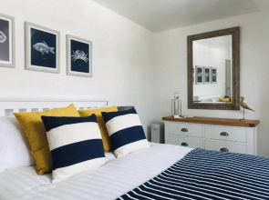 DARTMOUTH TOWN CENTER and PRIVATE PARKING - TWO SUPER STYLISH DUPLEX APARTMENTS - With Connecting Door For Larger Groups!!!