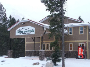 Castle Mountain Ski Lodge - Hostel