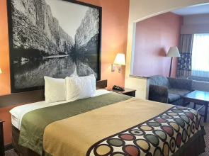 Super 8 by Wyndham Humble/Fm 1960/Hwy 59