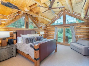 Slopeside Lodge