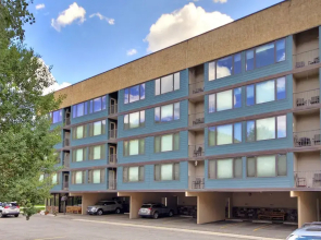 Comfortable Cozy Condo - Short Walk to American Eagle Lift - SH402 by RedAwning